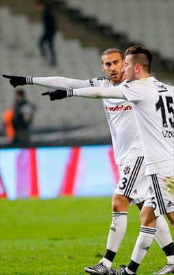 Lider Kartal sahaya iniyor
