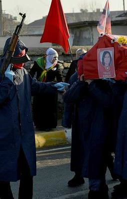 Cenazede terör şovuna son!