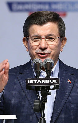 Davutoğlu: Saygısız olduğu kadar basiretsiz