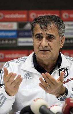 Şenol Güneş hakeme yüklendi!
