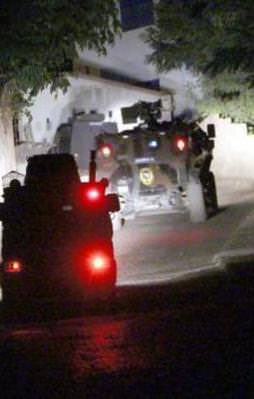 Polis servisine kalleş saldırı! 2 şehit 10 yaralı