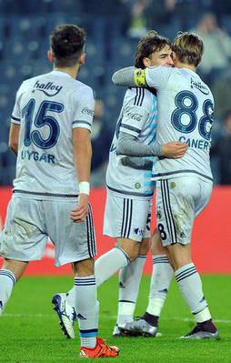 Fenerbahçe liderliği garantiledi