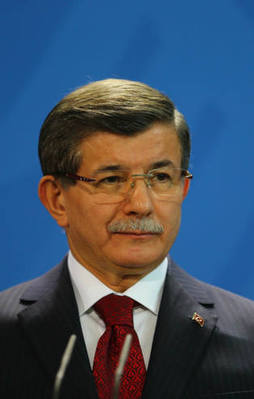 Davutoğlu'ndan önemli açıklamalar