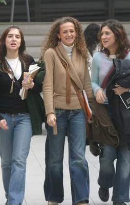 "Gençlere bedava hastane"