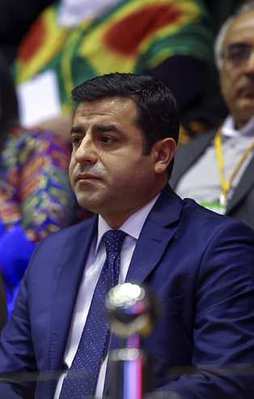 Demirtaş'ın sağ kolu tutuklandı