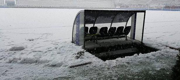 Dev karşılaşma öncesi Avni Aker kar altında