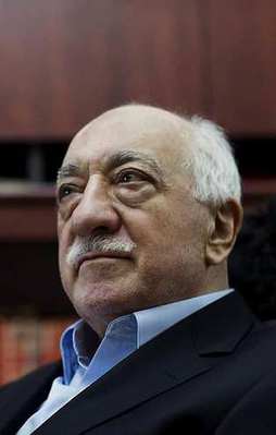 FETÖ liderinden millete hakaret