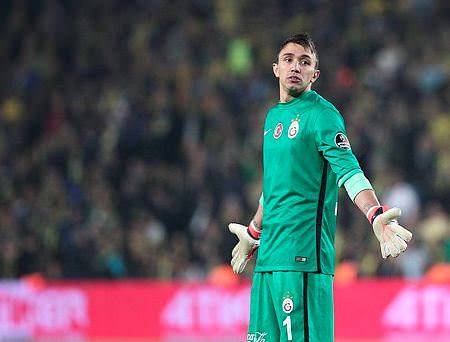 Muslera'ya bir teklif yok!