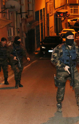İstanbul'da şafak operasyonu