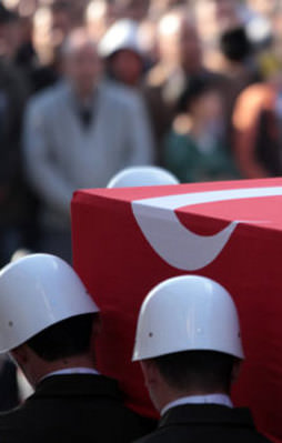 Yaralı polis hastanede şehit oldu