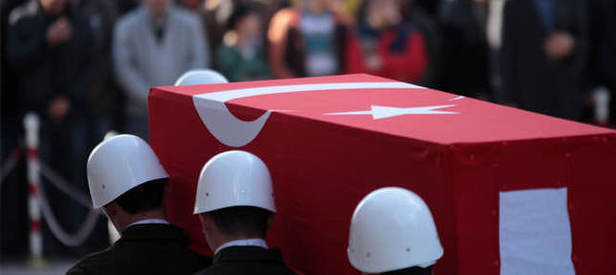 Yaralı polis hastanede şehit oldu