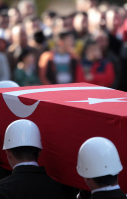 Tedavi gören asker şehit oldu