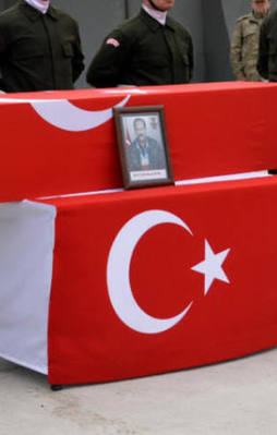 'Çocuklarının gözü önünde şehit edilmiştir'