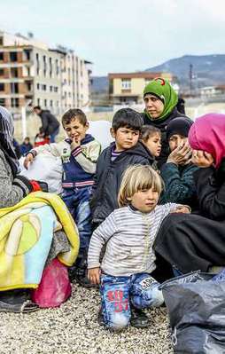 3 bin 648 Türkmen sınırı geçti
