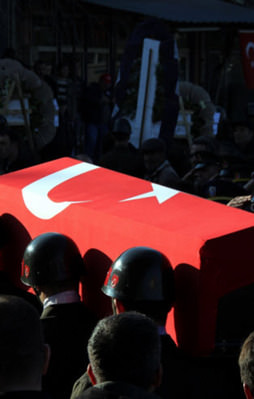 Diyarbakır'da yaralı asker şehit oldu