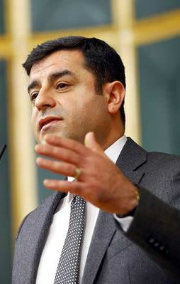 Demirtaş'tan teröristleri ziyaret etme talebi