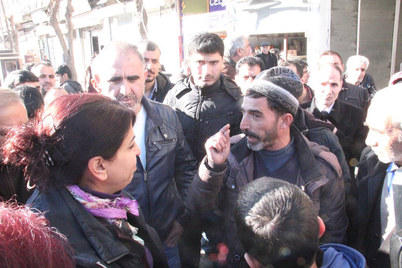 Diyarbakır'da HDP'Li vekillere sert tepki-4
