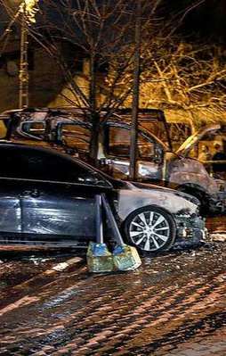 Kağıthane'de 7 araç kundaklandı