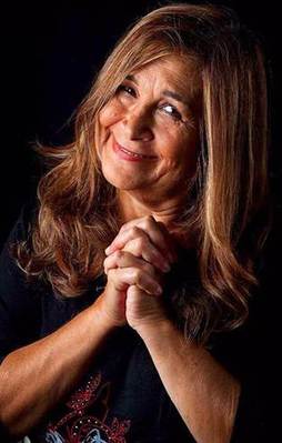 Ünlü sanatçı Ülkü Ülker hayatını kaybetti