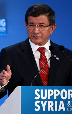 Davutoğlu: 70 bin Halepli Türkiye'ye geliyor