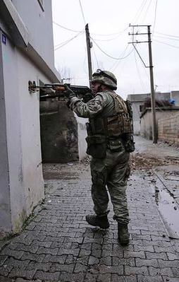 Cizre'de 70 terörist sıkıştırıldı