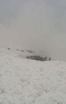 Erzincan-Erzurum karayoluna çığ düştü