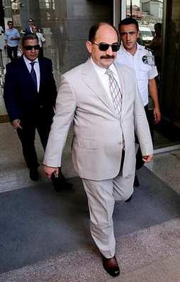 Zekeriya Öz'ün geliri şoke etti