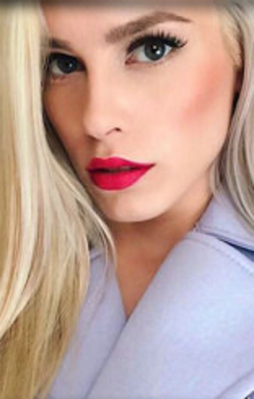 Herkesi kendine aşık eden kadın!