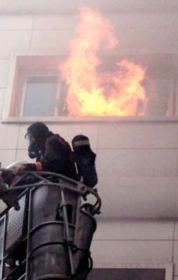 Otelde yangın: 17 ölü