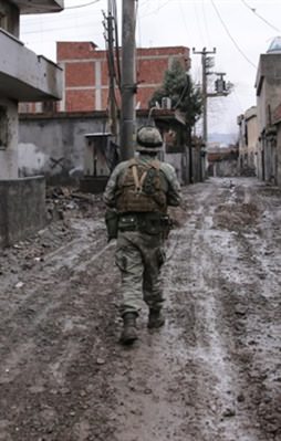 Diyarbakır'da çatışmalar şiddetlendi! 4 asker yaralı