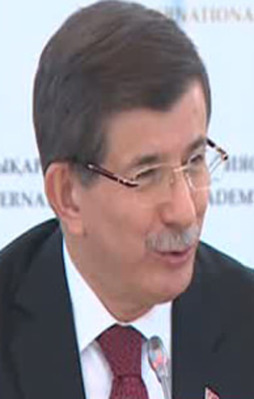 Davutoğlu'ndan önemli açıklamalar