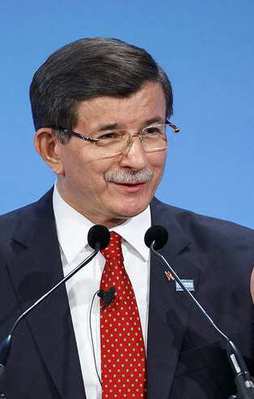 Davutoğlu medya patronları ile bir araya geldi