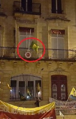 Türk bayrağı indirildi PKK paçavrası asıldı