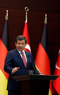 Davutoğlu'ndan Die Welt muhabirine ders