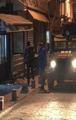 Beyoğlu'nda dernek lokaline ses bombası atıldı