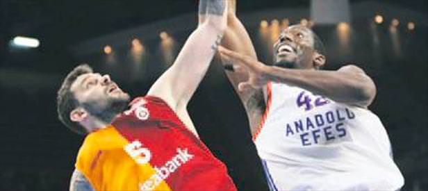 Cimbom lider Efes'i evinde dağıttı!
