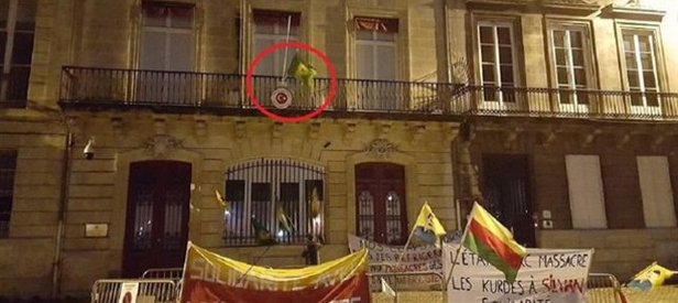 Türk bayrağı indirildi PKK paçavrası asıldı
