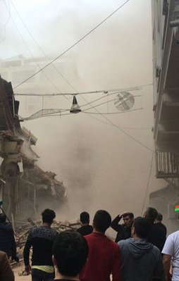 Taksim'de 5 katlı bina çöktü