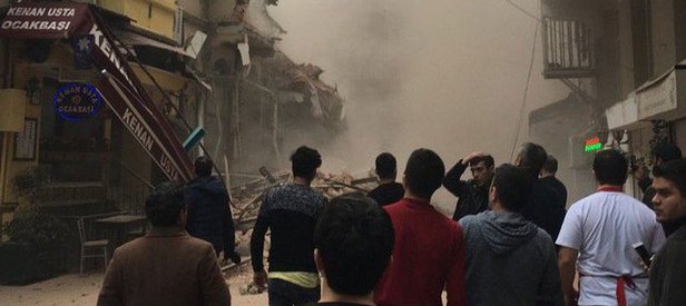Taksim’de 5 katlı bina çöktü