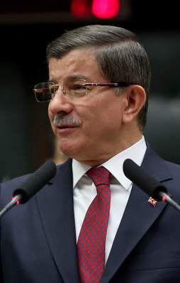 "Bayrağı dik ezanı gür tutarız"