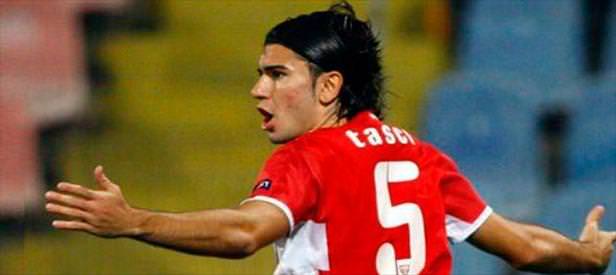 Türk bayrağı yakılınca gitti