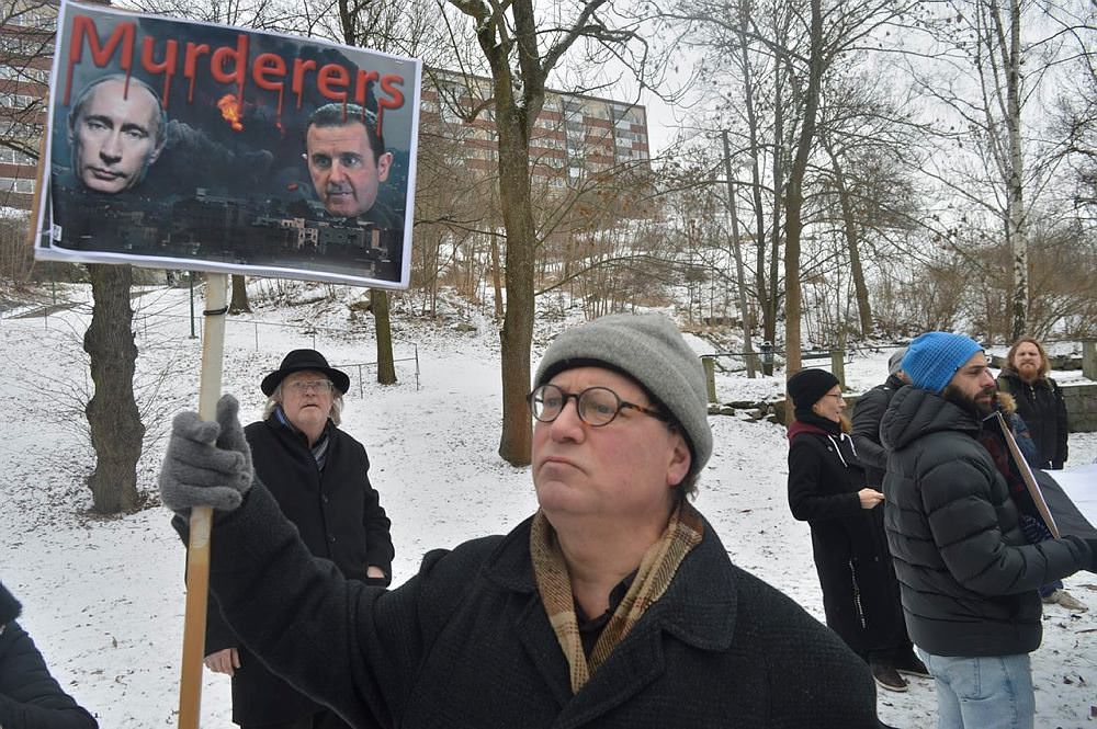 Putin ve Esed için 'katiller' pankartı!-1