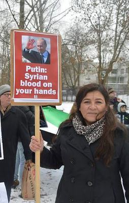 Putin ve Esed için 'katiller' pankartı!