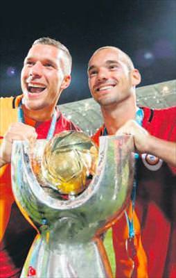 Sneijder & Podolski Çin'e gidebilir