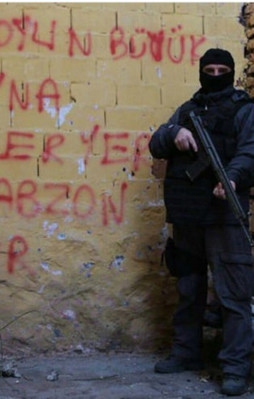 Özel harekat polisinden Erdoğan'a destek