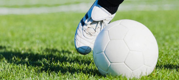 Kırmızı kart gösterdi canından oldu