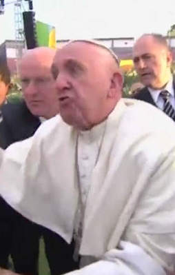 Papa sinir krizi geçirdi!