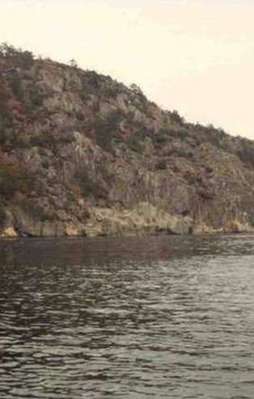 Fotoğraftaki savaş gemisini görebildiniz mi?