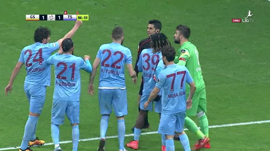 Arena'da hakem skandalı-1