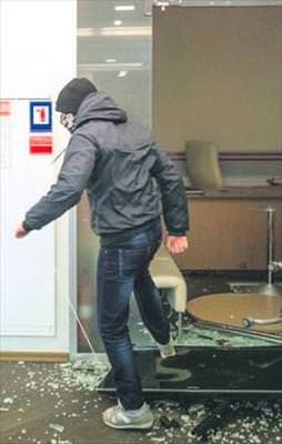 Ukrayna'da Rus bankalara saldırı